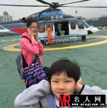 孙楠携子女出游心情大好 退赛风波无影响(1)