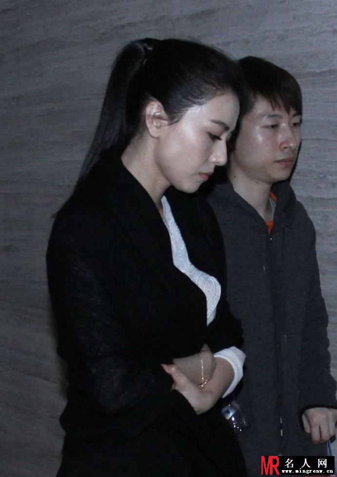 高圆圆似有身孕抑郁 出席活动全程黑脸(1)