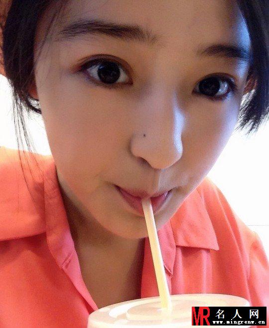 央视体育美女主播杨茗茗走红 美艳私照曝光(1)