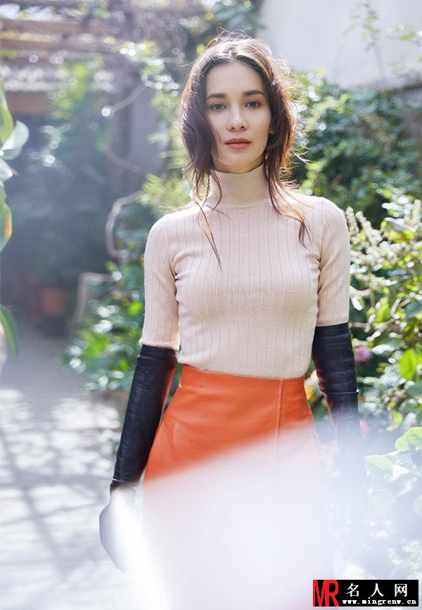 卢靖姗优雅时尚写真图片 不愧是气质女神(1)