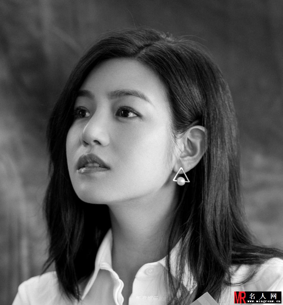 辣妈陈妍希最新写真 白色衬衫裙优雅知性(1)