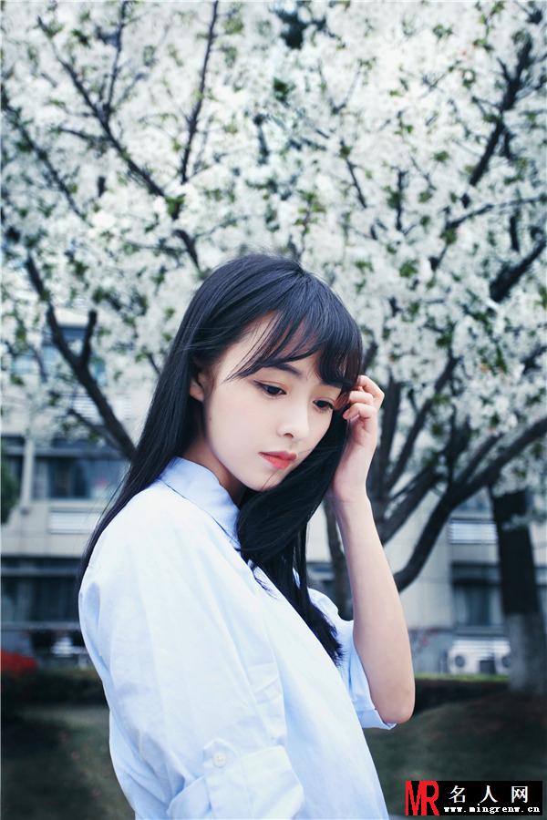 余心恬唯美写真 风格淡雅演绎初春森女(1)