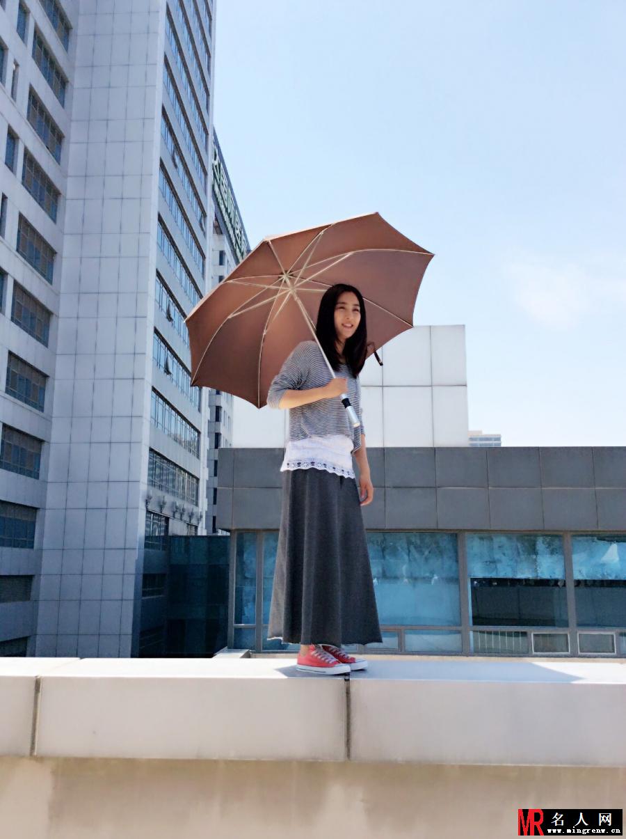 青年医生秦露剧照(1)