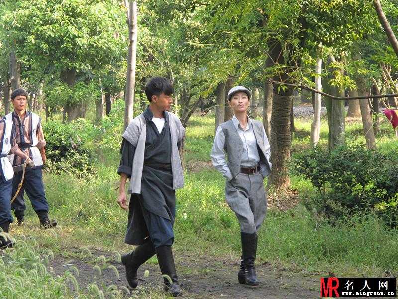 陶昕然《十二金钱镖》剧照曝光 女扮男装显俏皮(1)