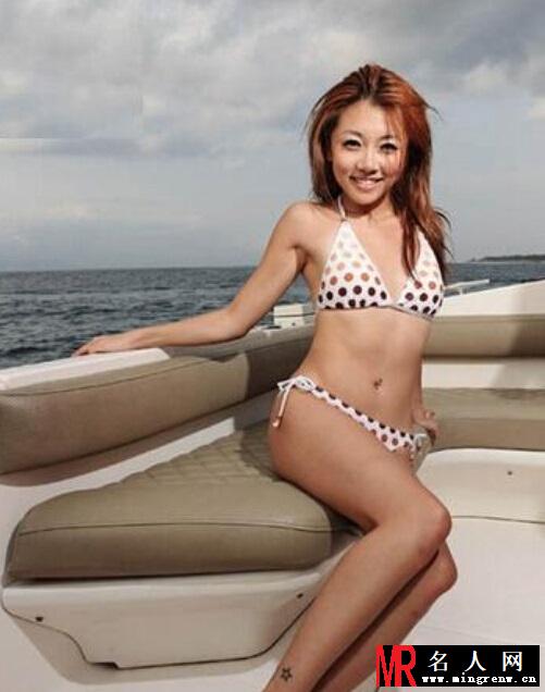 郑恺白富美女友比基尼旧照性感火辣(1)