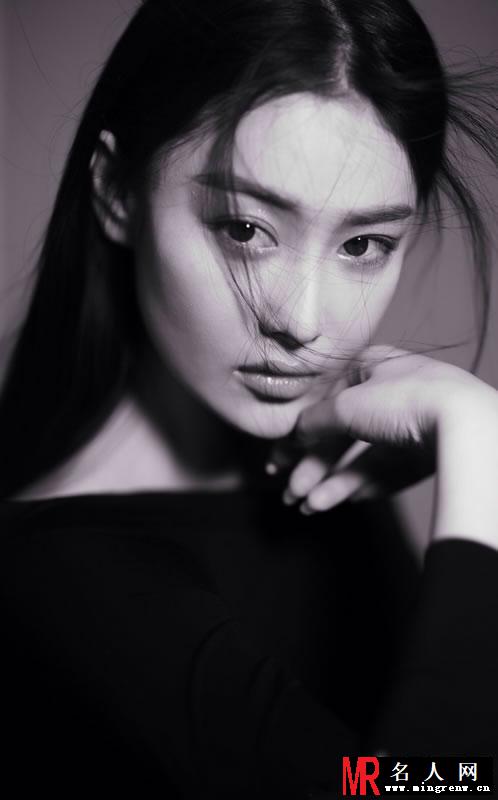 张馨予曝光一组黑白写真 清新可爱甜美迷人(1)