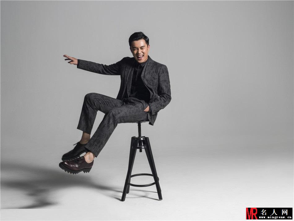 陈赫摩登一改休闲范儿 发型后梳显深沉(1)