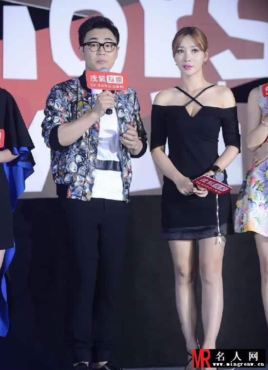 《屌丝男士4》发布会 柳岩现场献吻 屌丝 横抱大鹏花容失色(1)