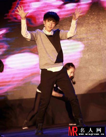 TFBOYS出席《星影联盟》活动现场(1)