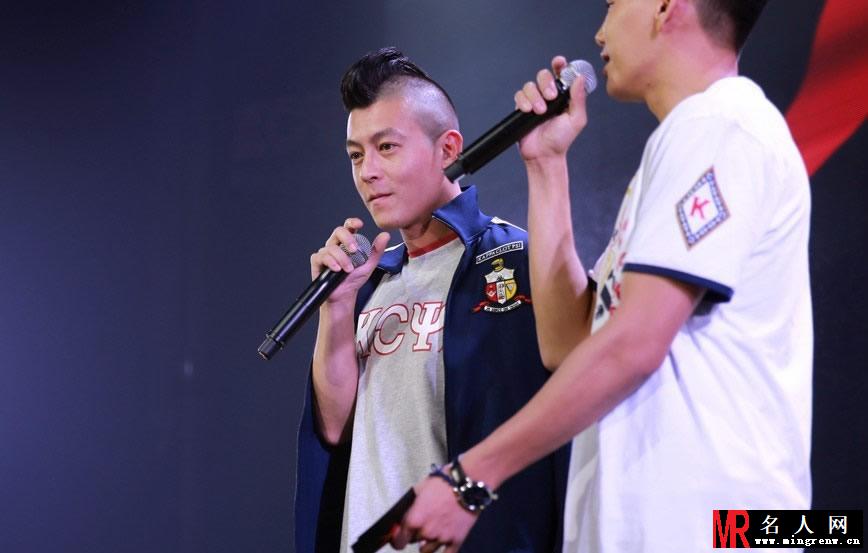陈冠希怪异造型现身上海 捞金开口培养音乐新人(1)