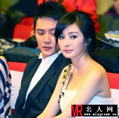 冯绍峰偷瞄杨幂大胸 盘点杨幂大胸遭偷瞄惊艳瞬间(1)