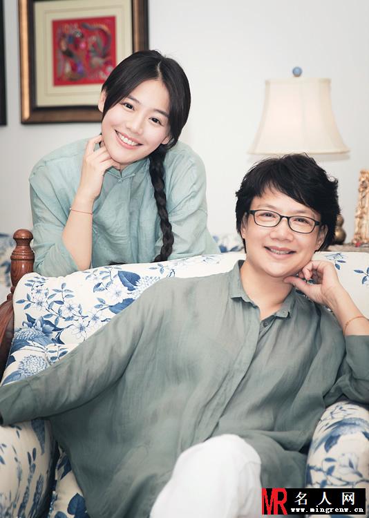 马思纯曝光母亲节写真 携母亲出镜演绎爱的温暖(1)