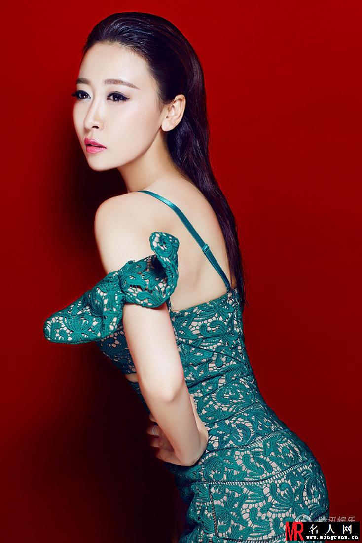 毛俊杰深V诱惑 完美曲线展露无遗(1)