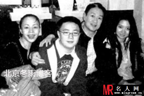 宋丹丹秀恩爱晒旧照 小鸟依人尽显小女人(1)