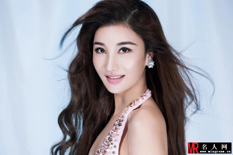 张虹一气质长裙写真 大秀无暇美背(1)