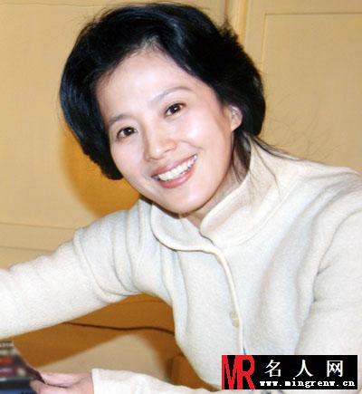 刘亦菲妈妈旧照曝光 网友大赞像姐妹(1)