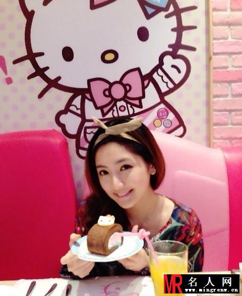 李心洁小三李悦彤私房照 卖萌秀豪乳(1)