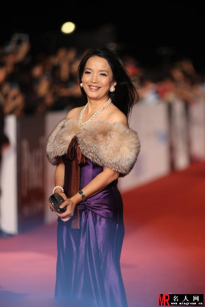 第50届金马奖红毯惊艳 女星露肉出镜被批奇葩(1)