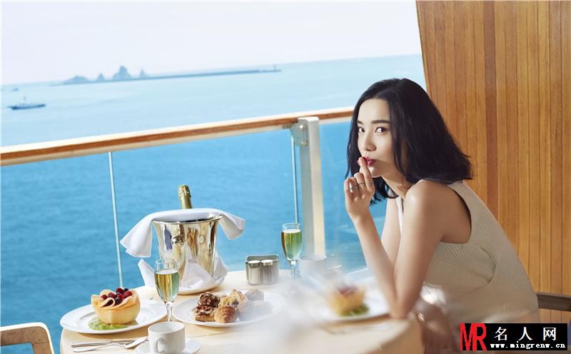 宋佳曝游轮写真大片 修长美腿性感红唇(1)