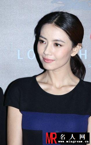 高圆圆姐弟恋升温 演绎OL范幸福感妆容(1)