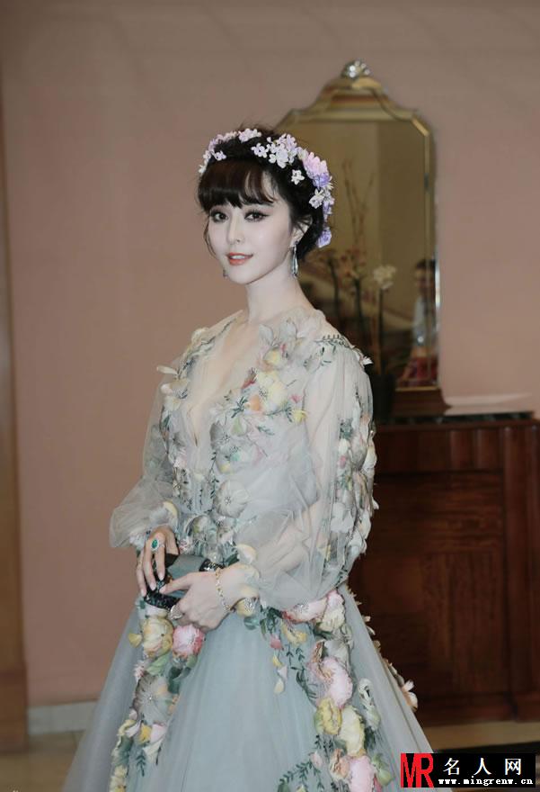 范冰冰薄纱深V亮相戛纳 宛如花仙子(1)