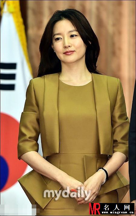 李英爱担任外交形象大使 气质优雅迷人(1)