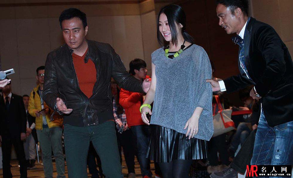救火英雄发布会 准妈妈白冰现身惊现双下巴(1)
