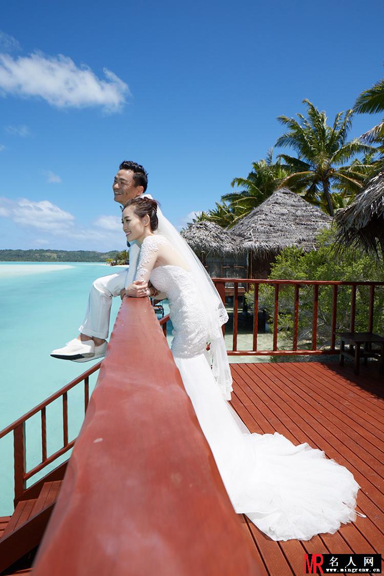 王宝强夫妇海岛拍婚纱照 拥抱牵手十分甜蜜(1)