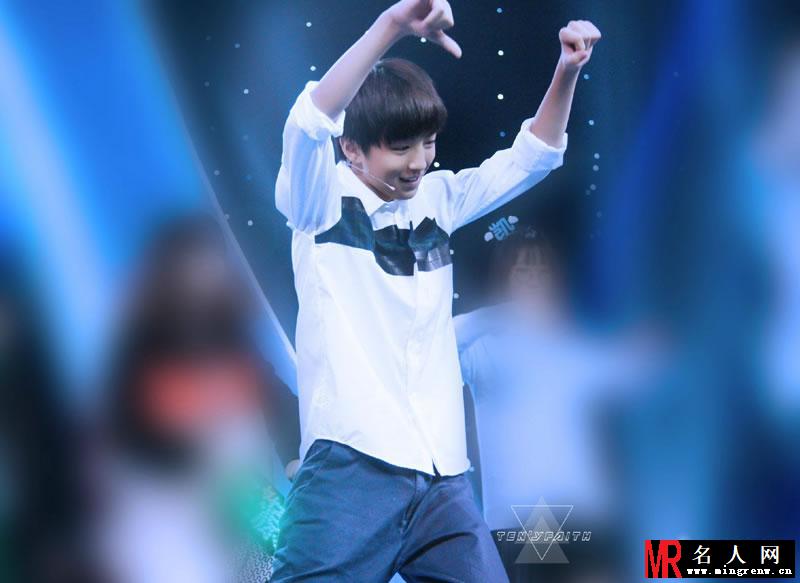 TFBOYS王俊凯《中国文艺》 两个虎牙可爱至极(1)
