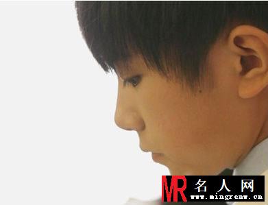 TFBOYS代言某广告现场 气氛融洽工作认真(1)