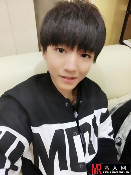 TFBOYS王俊凯2015自拍生活照 帅气阳光卖萌可爱(1)