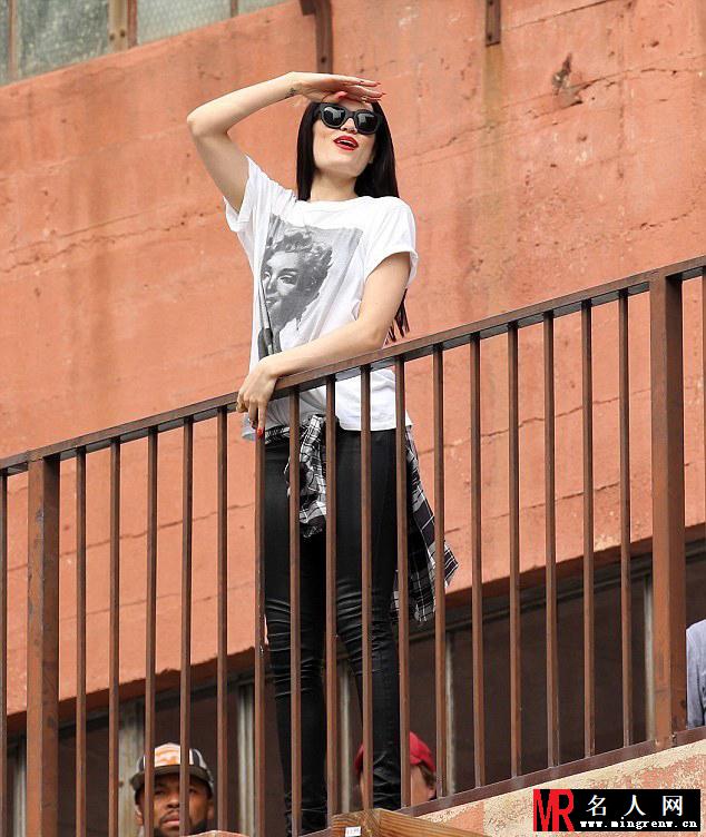 Jessie J激情开唱 大秀酥胸引围观(1)