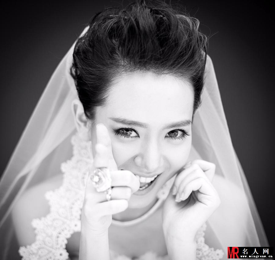 戚薇婚纱照曝光 俏皮出镜散发幸福女人味(1)
