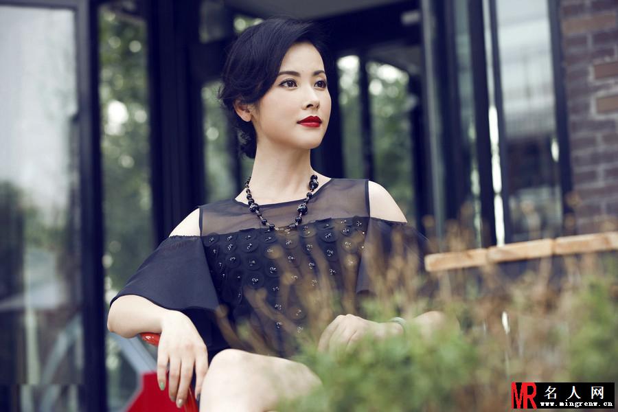 杨明娜红唇写真 知性优雅显大气(1)