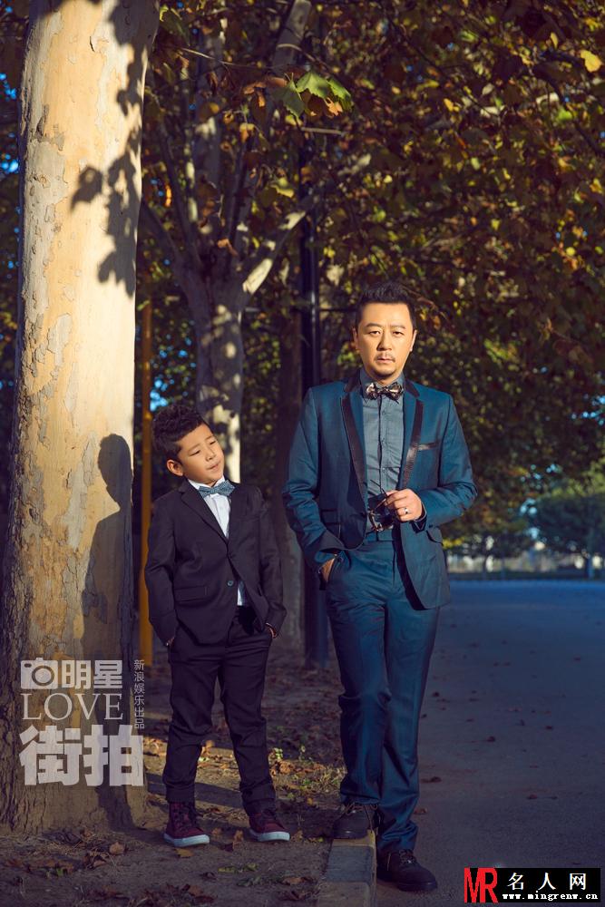 爸爸去哪儿郭涛与儿子石头亲子街拍大片曝光(1)