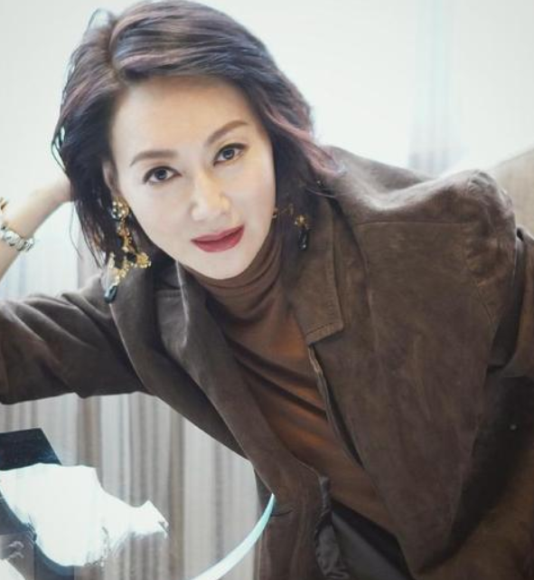 周迅惠英红赵雅芝女性色彩海报(1)