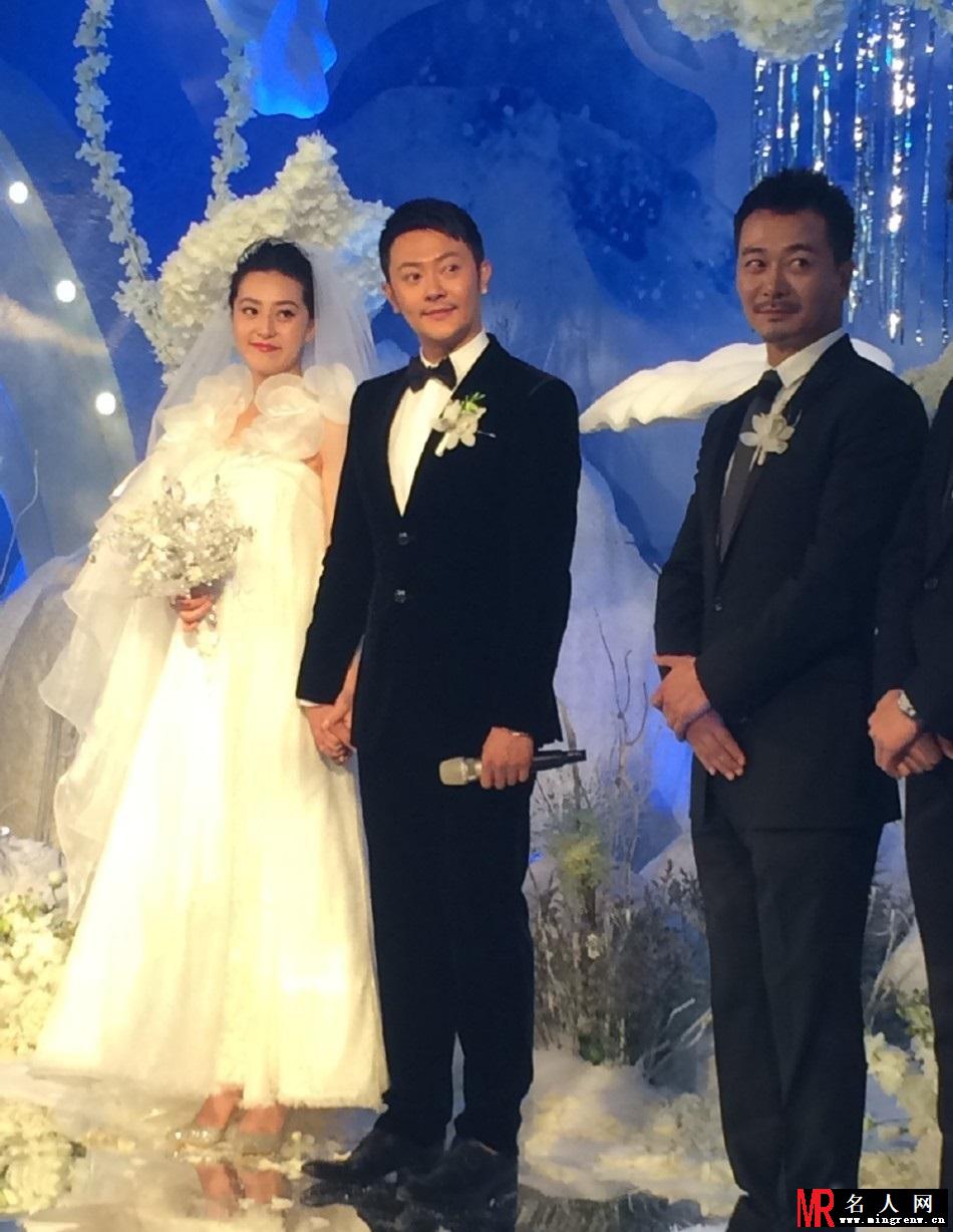 印小天婚礼公开怀孕消息 礼激吻洒泪(1)