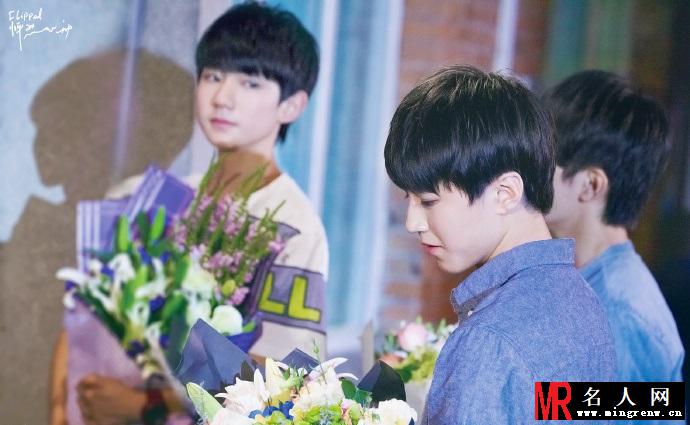 TFBOYS加盟《偶像来了》手捧鲜花见女神(1)