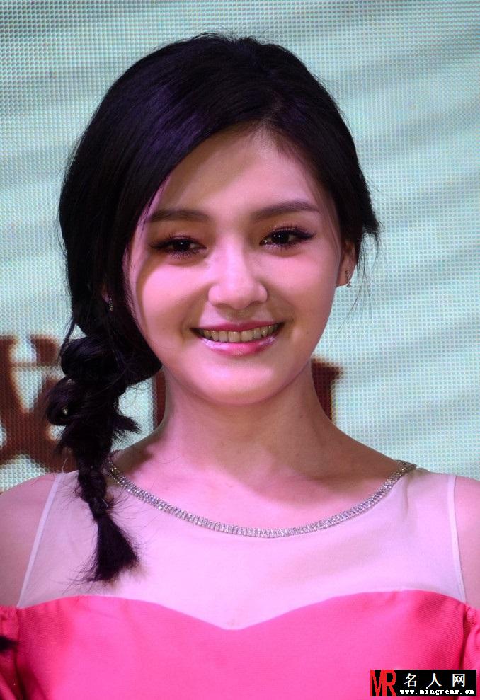 大S捞金穿粉裙扮嫩 略带婴儿肥俏皮可爱(1)
