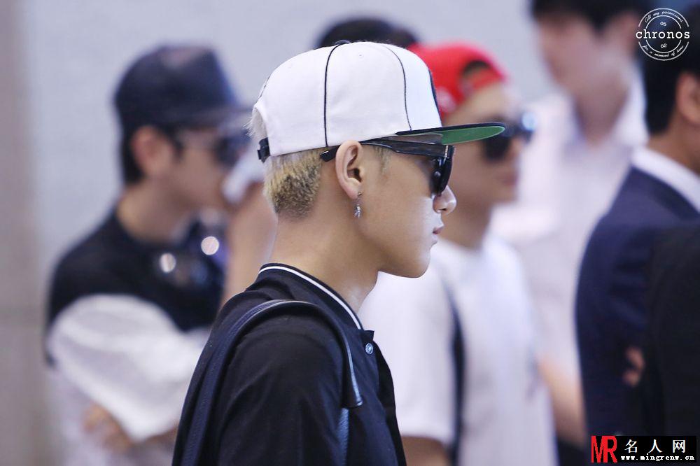 2014年6月EXO武汉飞韩国机场时尚写真 黄子韬图片写真帅气(1)