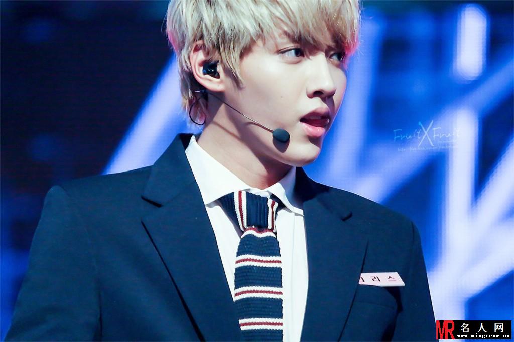 2013年Seoul K-pop Choice吴亦凡帅气现身首尔 天使颜神引爆现场高潮(1)