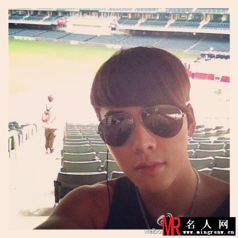 陈伟霆微博自拍2012年合集 太阳沐浴自拍(1)