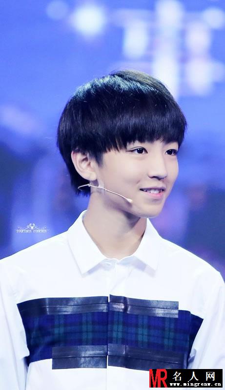 TFBOYS王俊凯《中国文艺》 两个虎牙可爱至极(1)