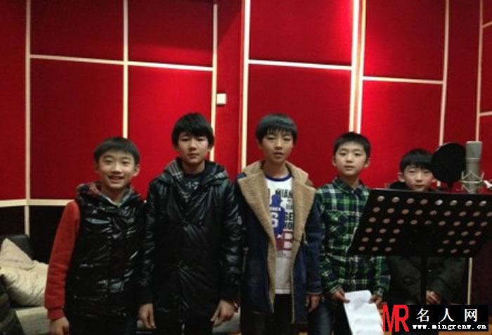 TFBOYS王俊凯2013年青涩生活照集(1)