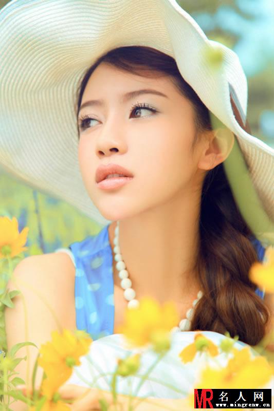 潘霜霜夏日写真曝光 造型可爱笑容甜美(1)