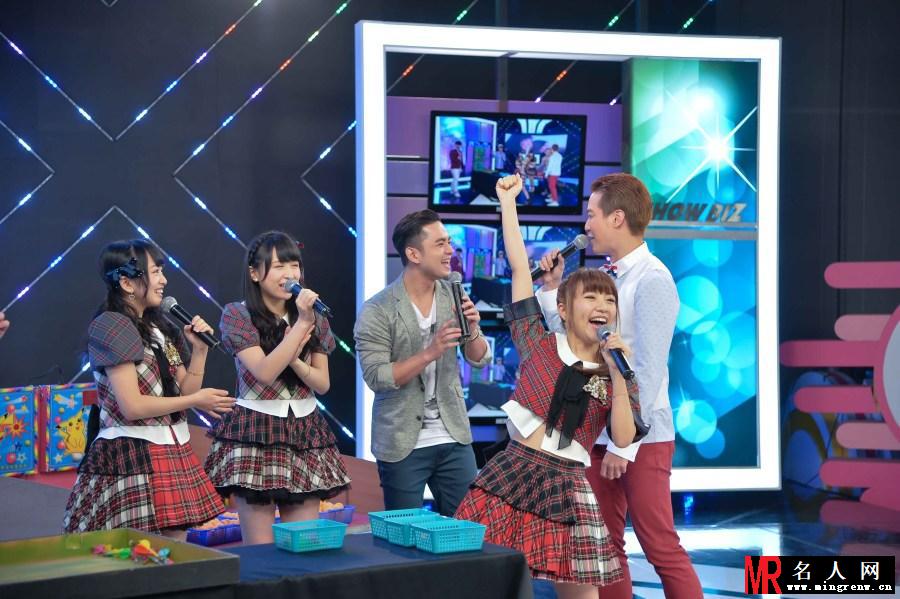 AKB48参加台湾综艺节目 现场与主持人激情互动(1)