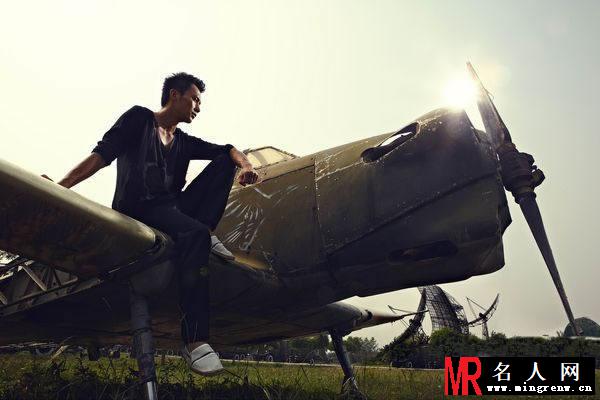 2010年7月《环球生活》李晨高清绅士杂志写真(1)