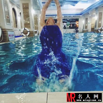 倪妮2015游泳照曝光 青春而充满活力(1)
