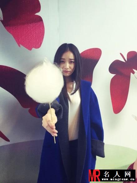 倪妮2014私密生活照 女神变成女神经吃棉花糖(1)