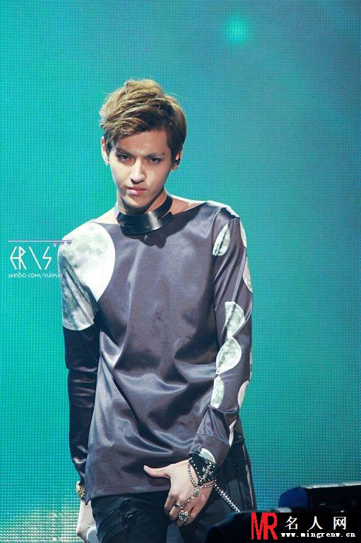 吴亦凡2012年首尔SHOW CASE倾情演唱颜神颜值爆表引粉丝尖叫(1)